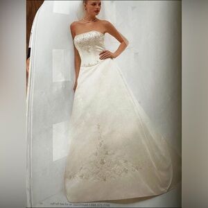 St. Tropez Strapless Wedding Dress size 6